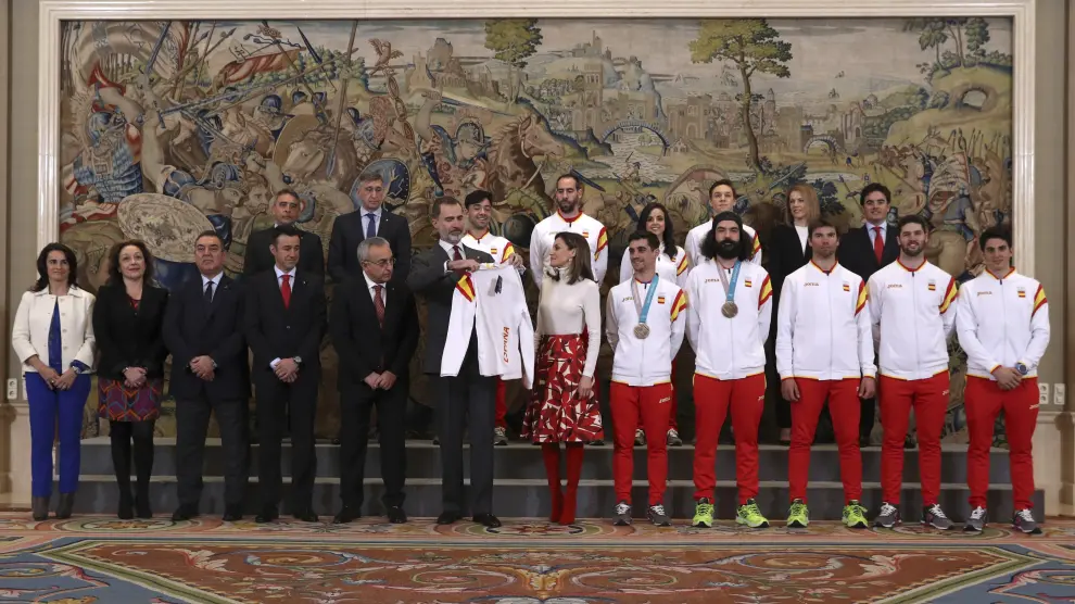 Martí Vigo, a la derecha de la imagen, este martes en la recepción de los Reyes a los olímpicos en La Zarzuela.