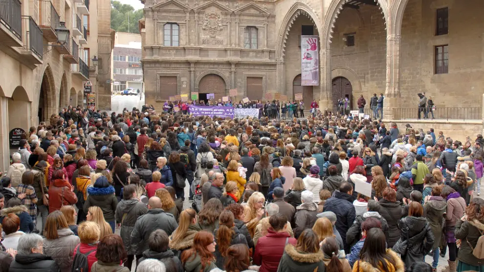 Cientos de mujeres reclaman sus derechos este 8M en Alcañiz