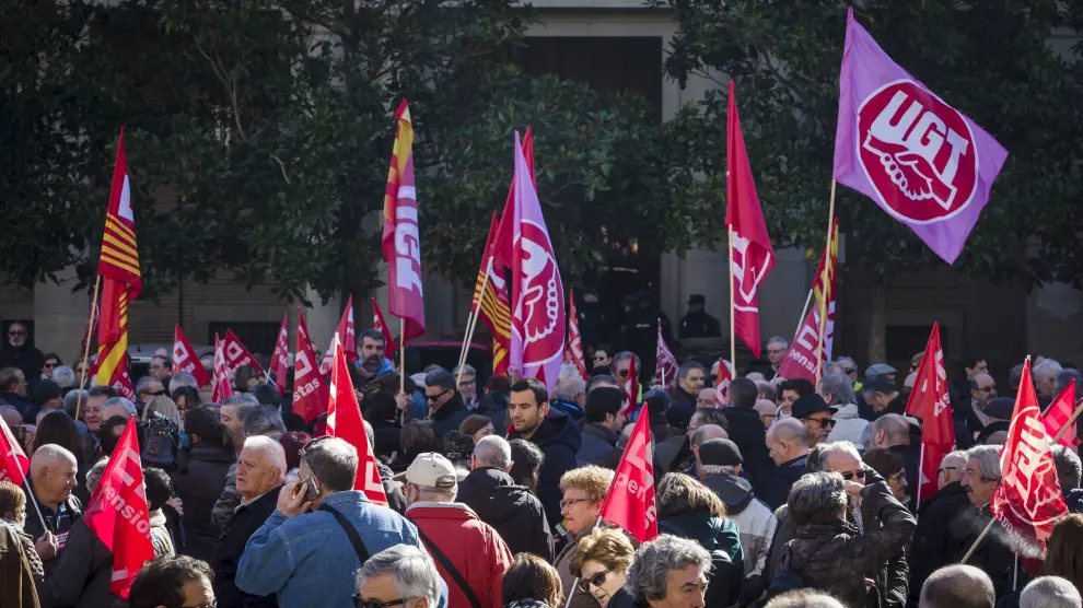 Concentración de pensionistas en la Plaza del Pilar el pasado 15 de febrero.