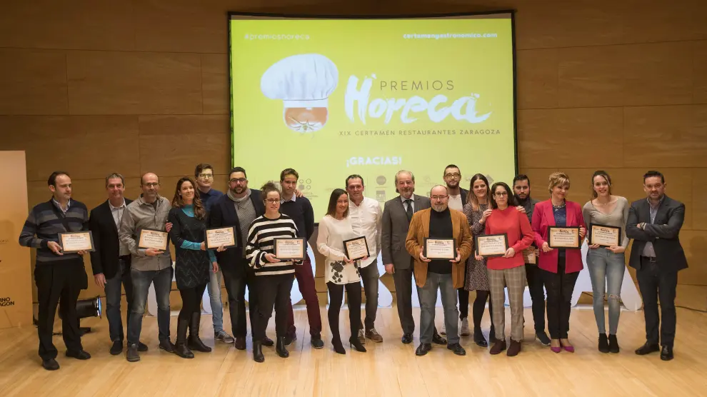 Foto de grupo de todos los premiados en la XIX edición del Certamen de Restaurantes.
