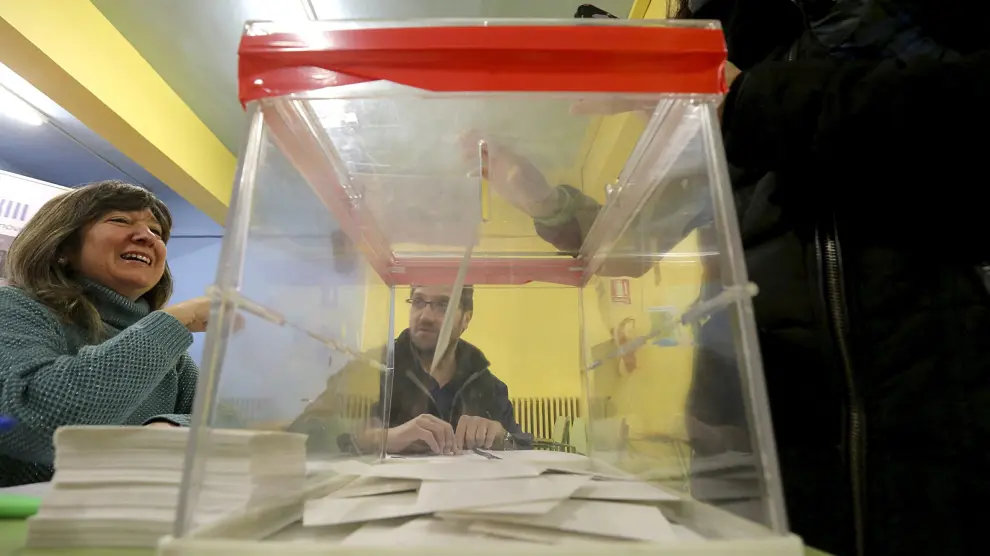 Los colegios aragoneses viven hoy el último día de votaciones de la jornada continua