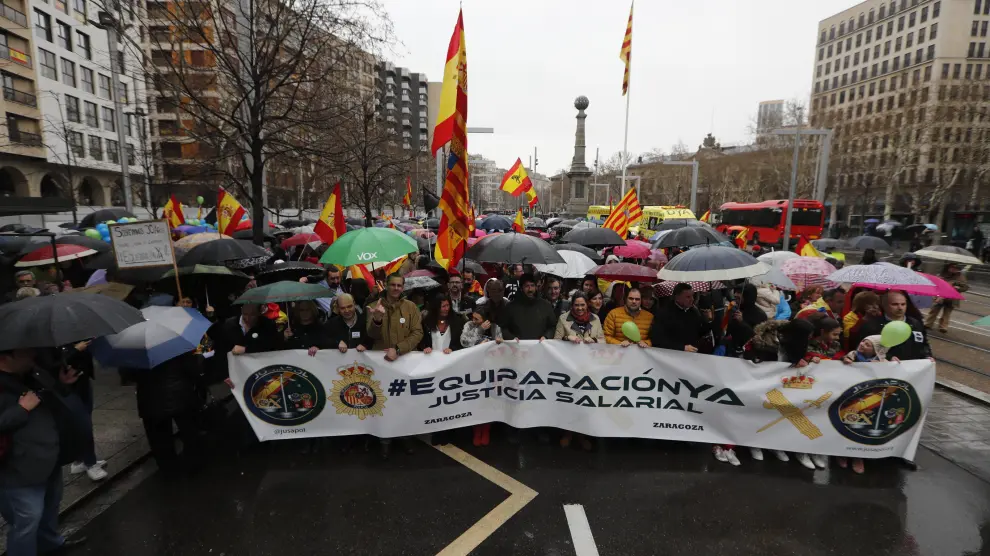 Manifestación de Policía y Guardia Civil por el centro de Zaragoza este sábado por la mañana