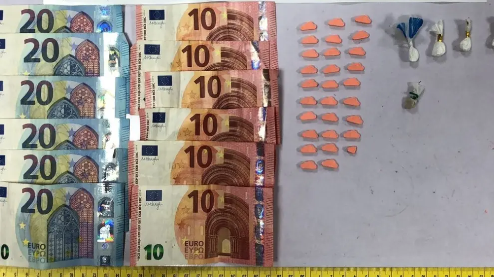 Sustancias y dinero en metálico intervenido al detenido