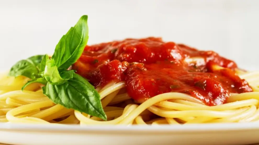La salsa de tomate frito combina con casi todos los ingredientes de la despensa.