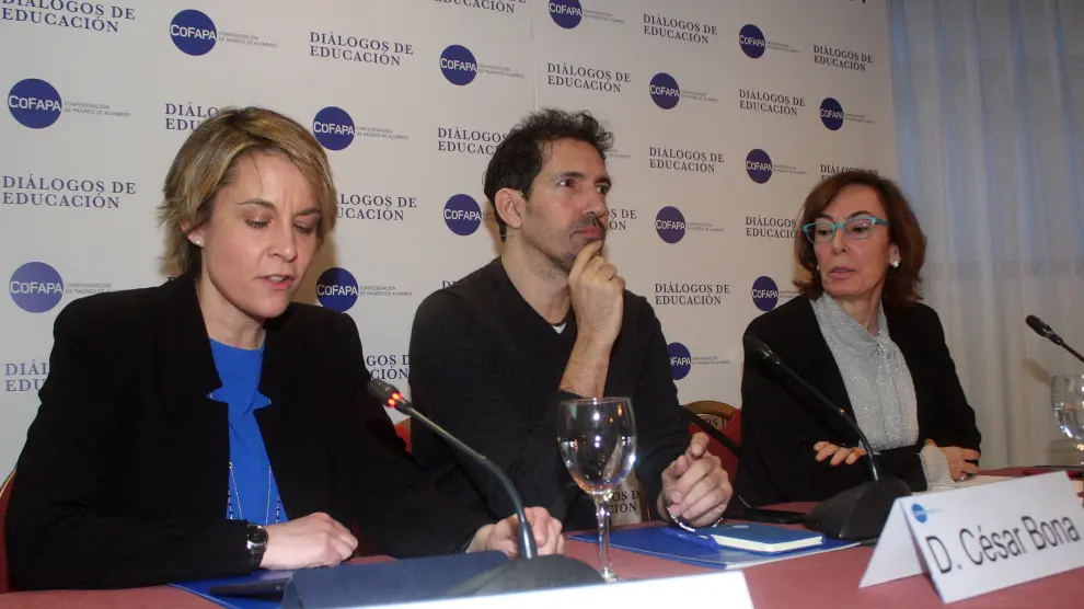 Begoña Ladrón de Guevara, presidenta de Cofapa, César Bona y Carmen Bieger, directora de la Fundacion Atresmedia.