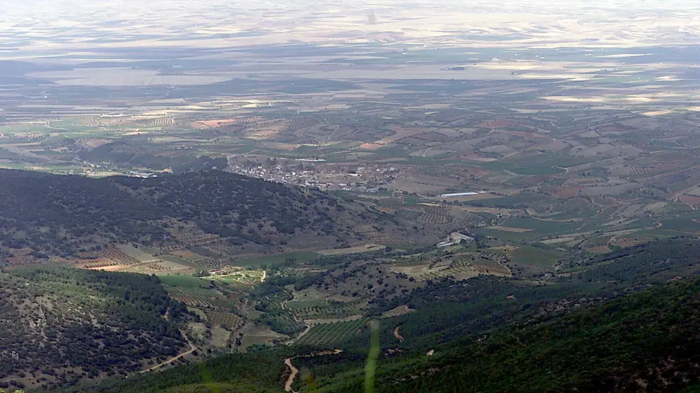 Vistas desde la cumbre del pico Valdemadera, en el término municipal de Cosuenda.