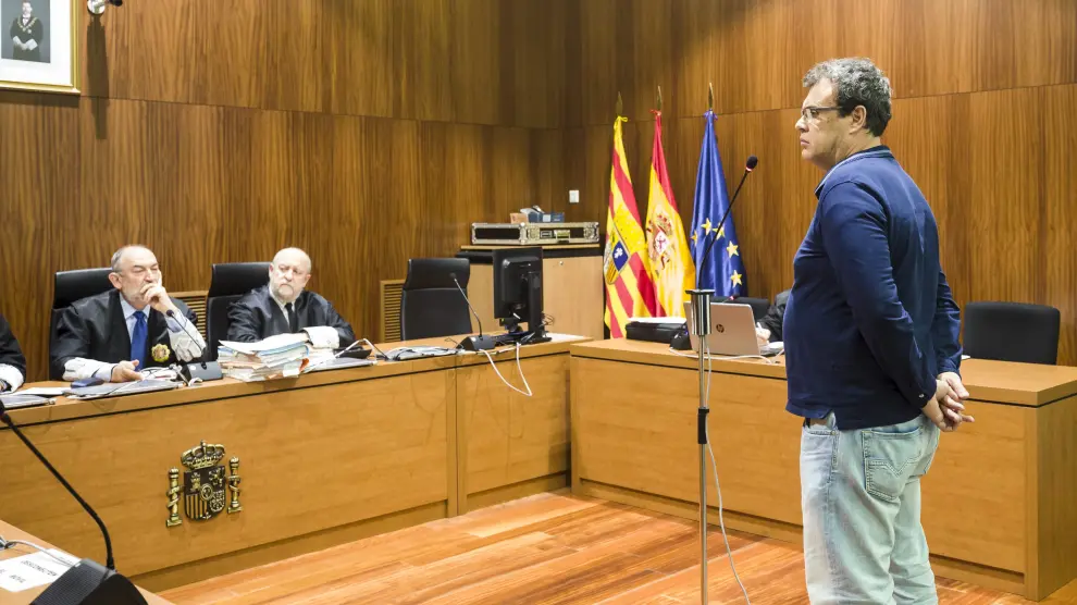 El acusado Juan Fernando V. F., ayer, declarando en la Audiencia de Zaragoza