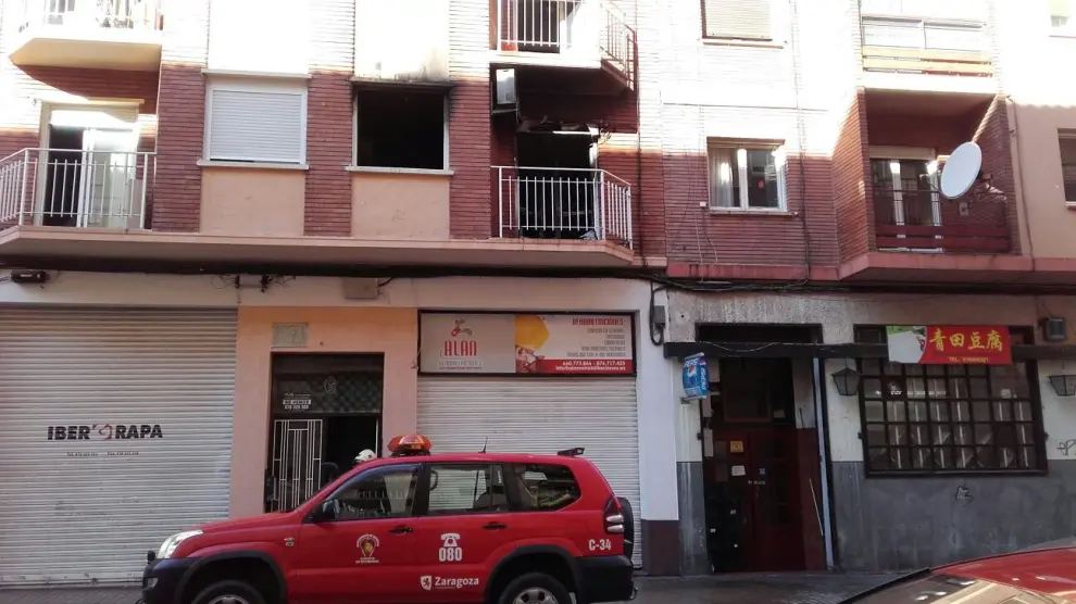 El incendio se ha producido en el primero piso de la calle San Roque, 6.