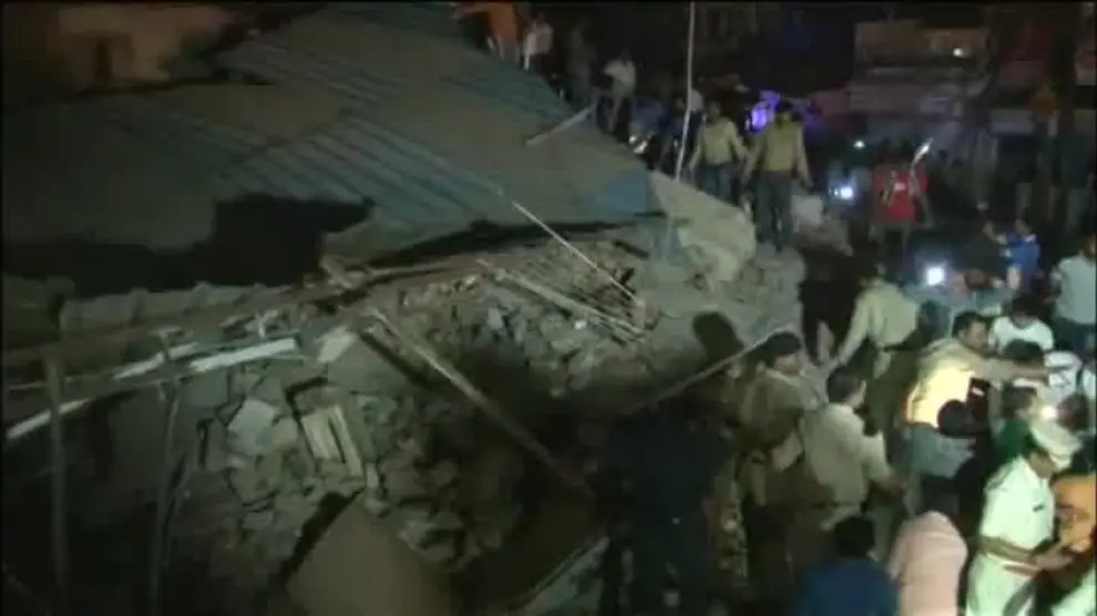 Diez muertos por el derrumbe de un edificio en el centro de la India