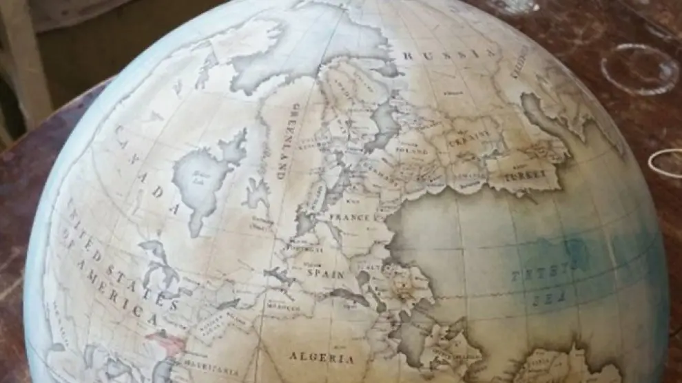 El mapa político de Pangea, en 3D, gracias a una proyección equirrectangular y un minucioso trabajo artesanal