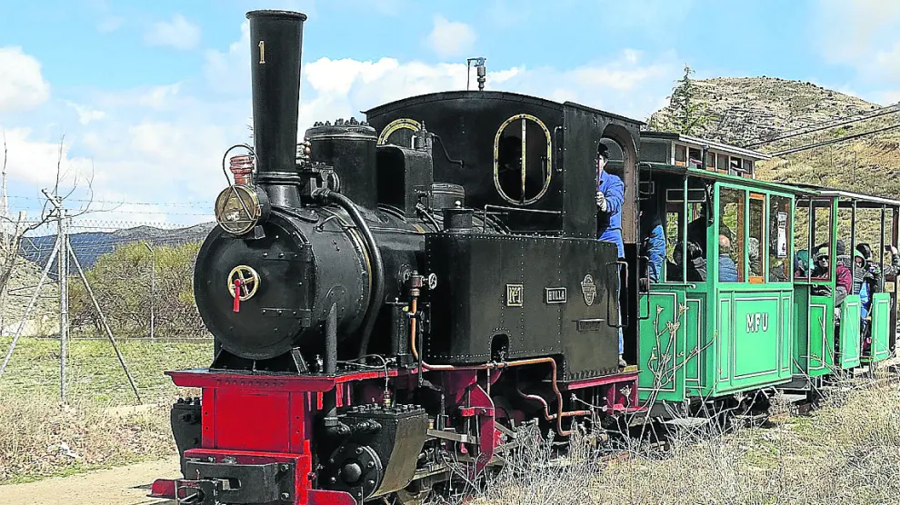 El antiguo tren minero de Utrillas, restaurado para hacer viajes turísticos.