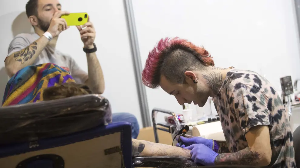 Los tatuajes invaden la Expo