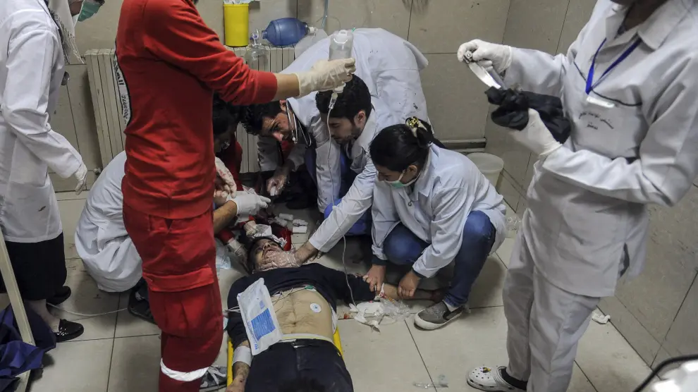 Algunos heridos reciben los primeros auxilios en un hospital de Damasco