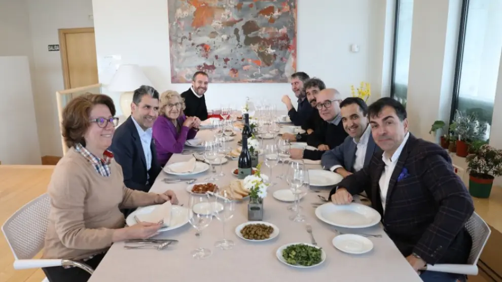Manuela Carmena cocina para seis chefs con estrella Michelin