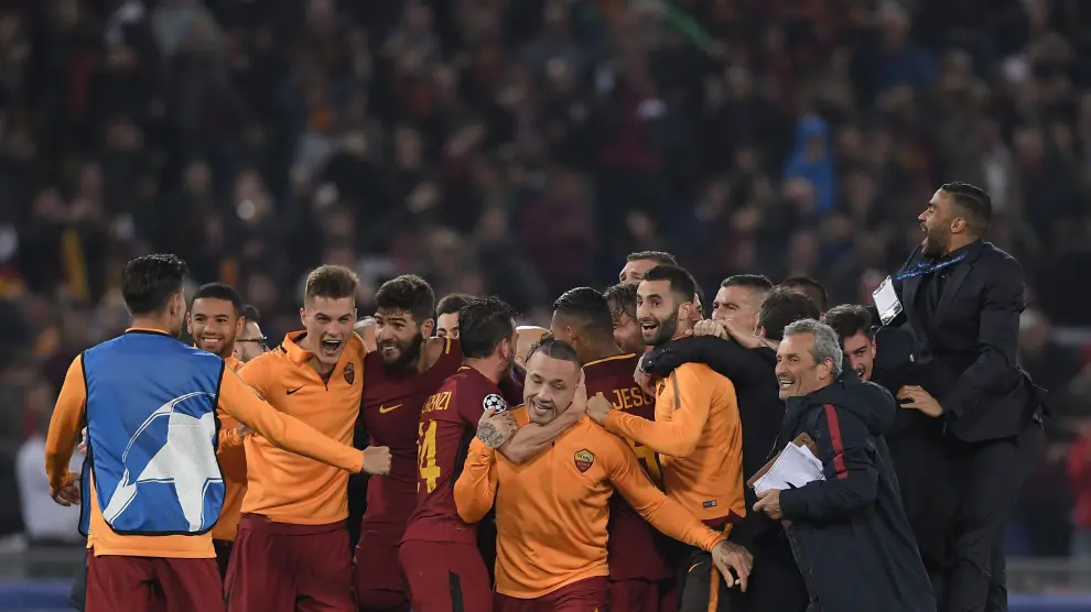 Los jugadores de la Roma, pletóricos después de eliminar al Barcelona