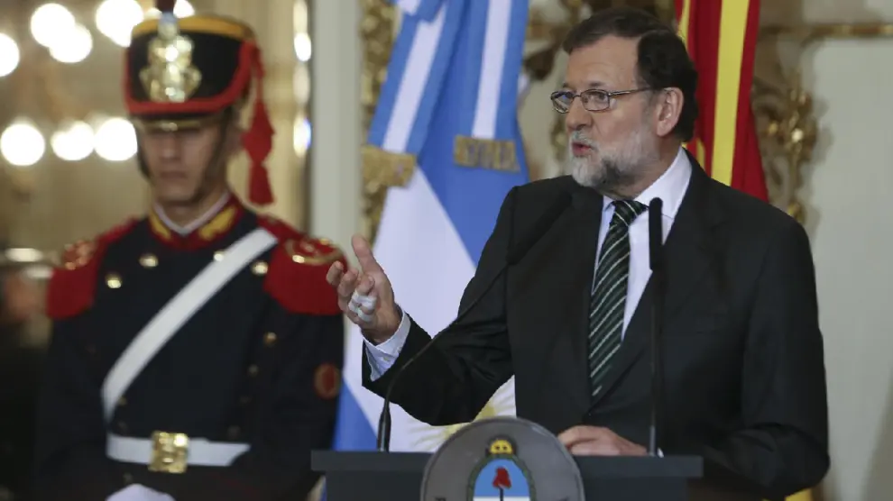 Rajoy responde a los medios desde Argentina