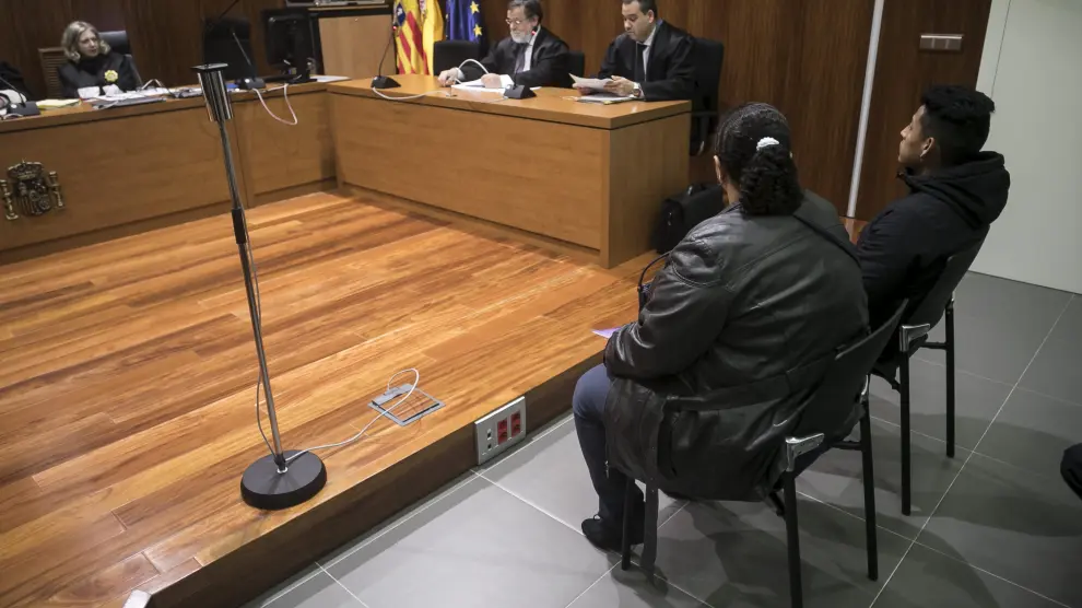 Los acusados, durante el juicio celebrado este jueves en la Audiencia de Zaragoza.