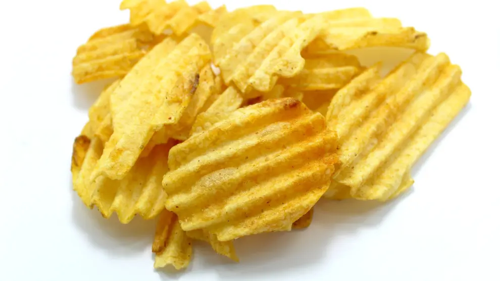 La patata es uno de los alimentos en los que al cocinarla se produce el compuesto de la acrilamida.