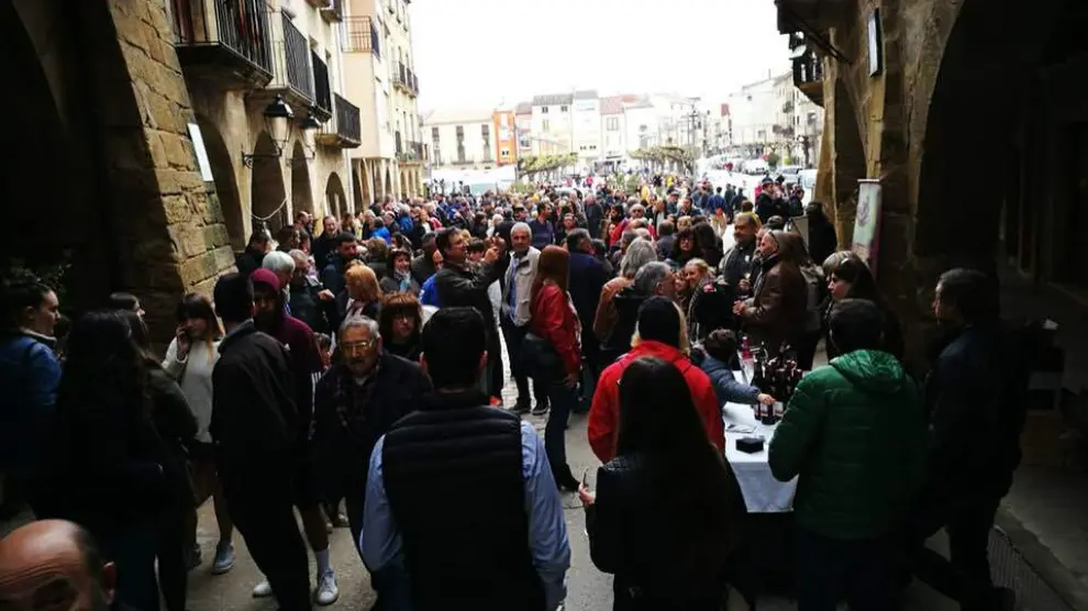 Numeroso público disfrutó de las garnachas de Terra Alta, en la Feria del Vino de Batea