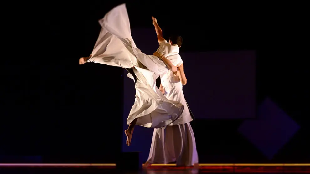 Date Danza ofrece su espectáculo para niños de entre 0 y 3 años 'Akari', el 22 de abril en el Teatro Principal de Zaragoza.