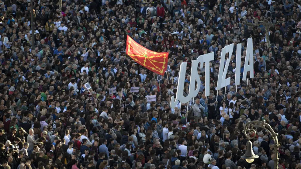 Miles de personas se manifestaron este sábado en Pamplona para pedir justicia para los ocho jóvenes de Alsasua