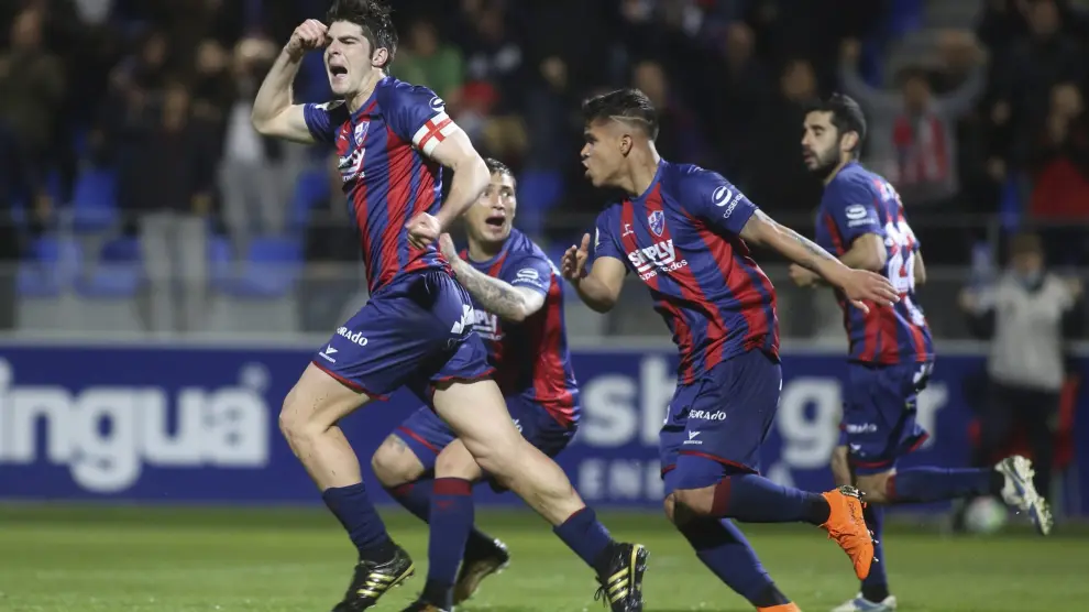 Gonzalo Melero festeja con rabia el lunes el tanto del empate ante el Barça B, que poco después encajó el definitivo 2-1.