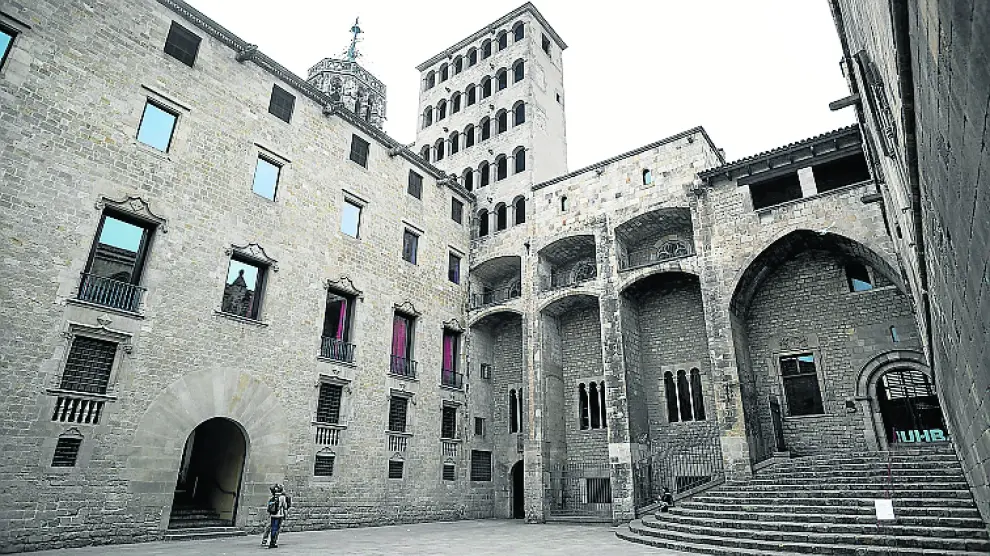Fachada de la sede histórica del archivo, en la plaza del Rey.