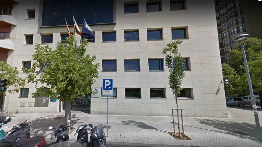 Una explosión causa daños en la Agencia Tributaria de Pamplona, sin heridos