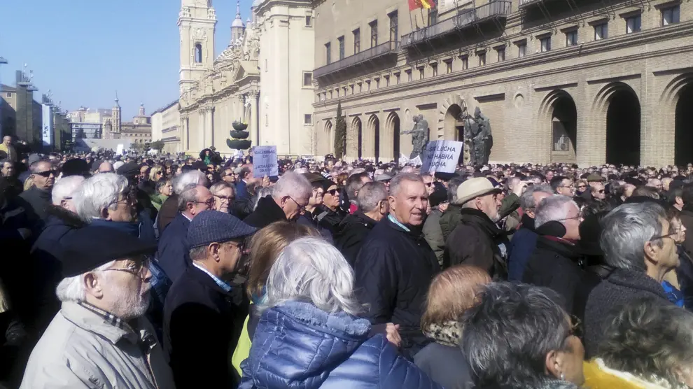 Concentración de pensionistas en la plaza del Pilar el pasado mes de febrero.