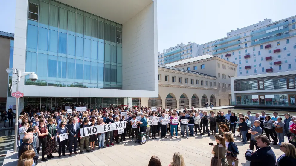 Concentración en Zaragoza de trabajadores municipales contra la sentencia a los miembros de La Manada.