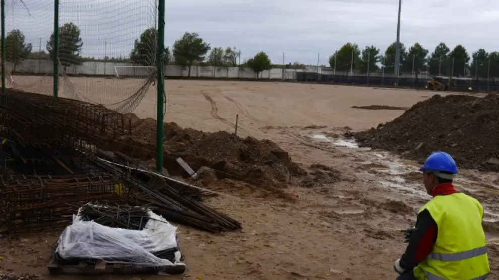 Han comenzado las obras en el campo de fútbol 2 del Complejo Deportivo San Jorge de Huesca.