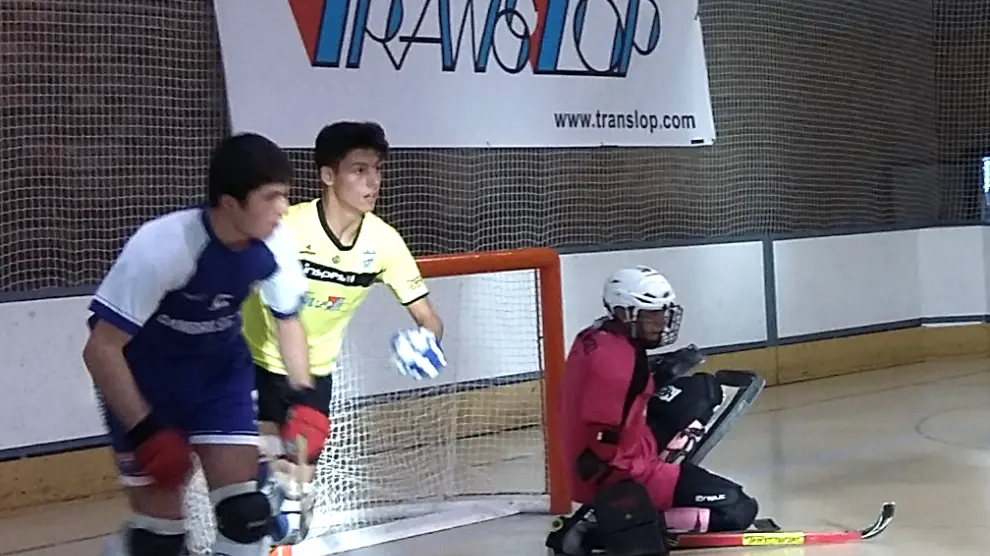 Partido de liga juvenil de hockey patines entre el Translop Alcañiz-Cambrils.