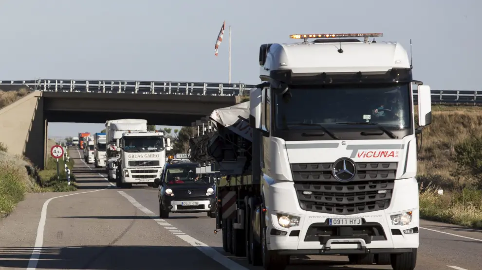 La N-II soporta un intenso tráfico de camiones pese a las bonificaciones que tienen para circular por la AP-2.
