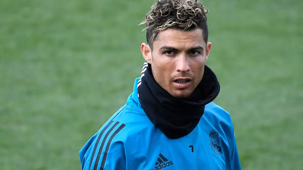 Cristiano Ronaldo, durante el entrenamiento de este lunes.