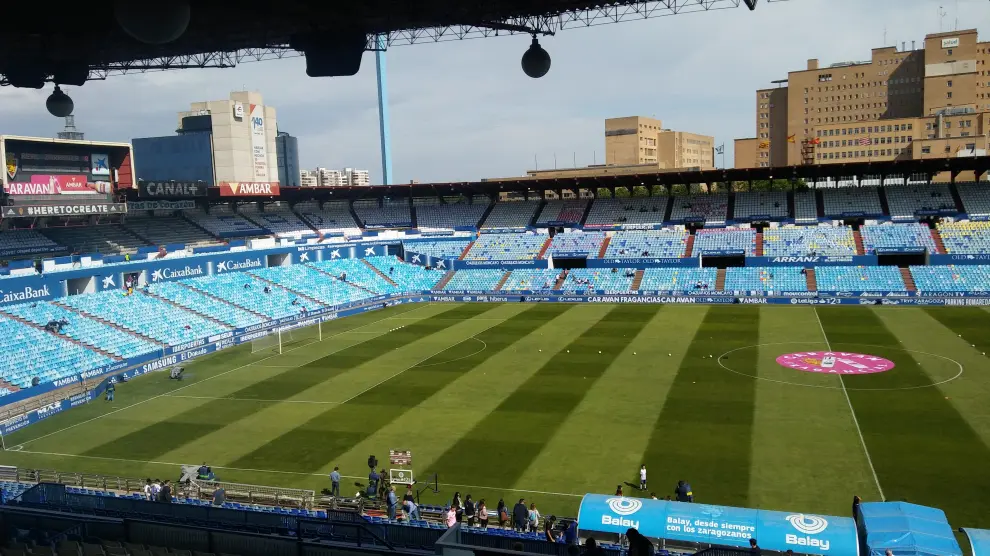 Estado de La Romareda una hora antes del Zaragoza-Sporting.