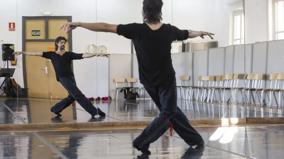 El bailarín zaragozano Miguel Ángel Berna, durante un ensayo.