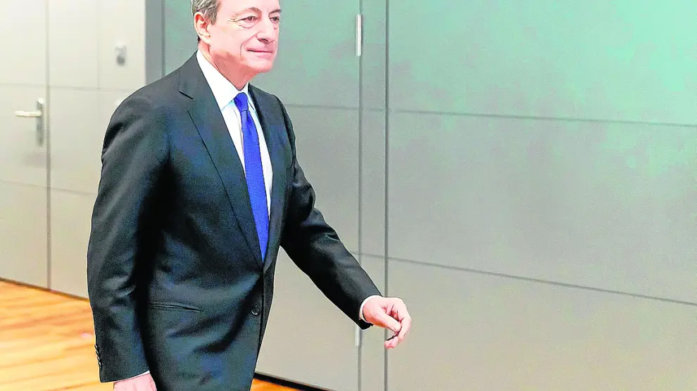 El presidente del BCE, Mario Draghi, se dirige a una rueda de prensa el 17 de abril en Fráncfort.