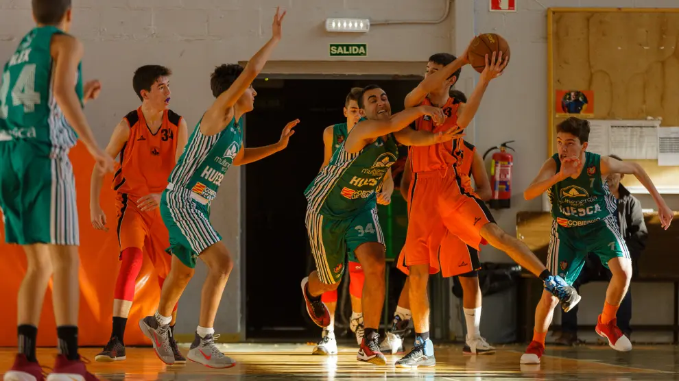 El Doctor Azúa y el Multienergía Verde Peñas Huesca participan en la final a cuatro del Campeonato de Aragón cadete.