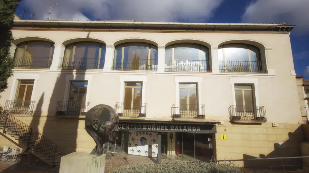 El municipio rinde homenaje a la vida y obra del cineasta Luis Buñuel en el Centro Buñuel Calanda.
