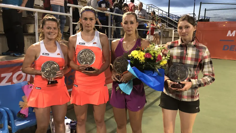 Las cuatro finalistas de dobles en el Torneo Conchita Martínez a la conclusión este viernes de un gran partido en Monzón.