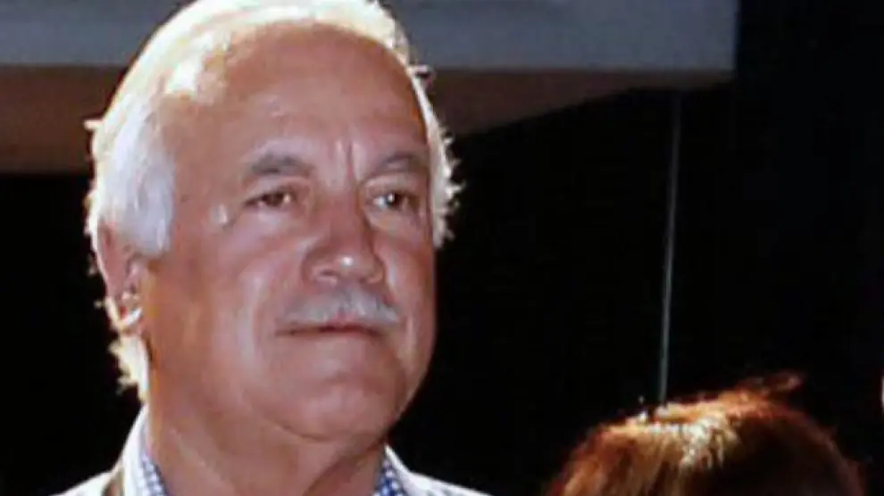 El exalcalde de Firgas Manuel Báez, de 64 años,  dimitió cuando se supo que había suplantado la identidad de su hijo en unas oposiciones.
