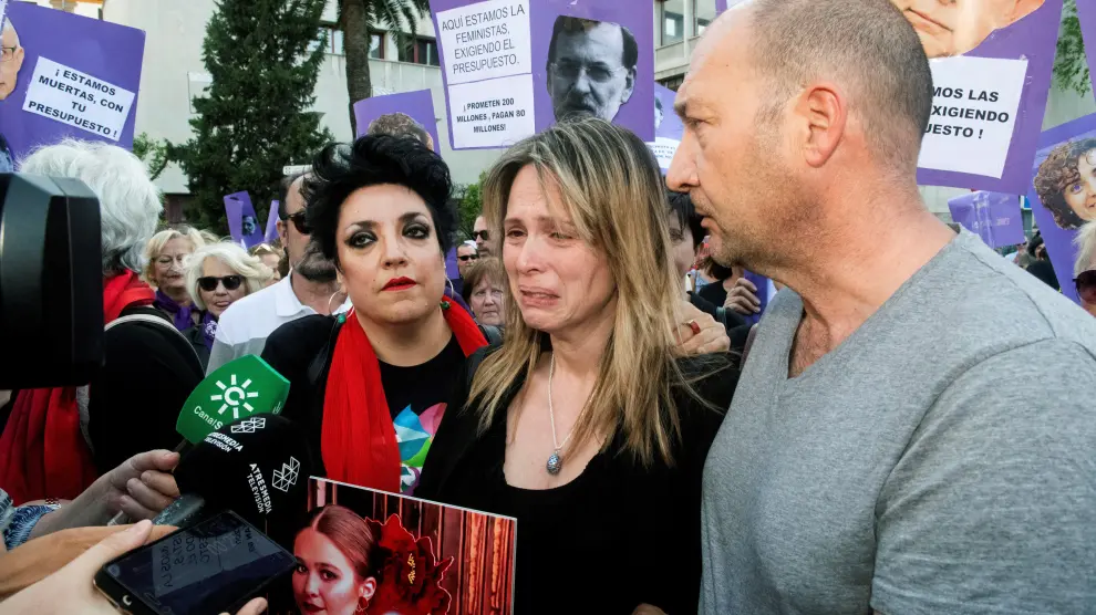 Los padres de la joven participaron en una manifestación en Granada.