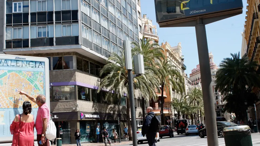 Un termómetro de Valencia marcando 27 grados el pasado 17 de abril.