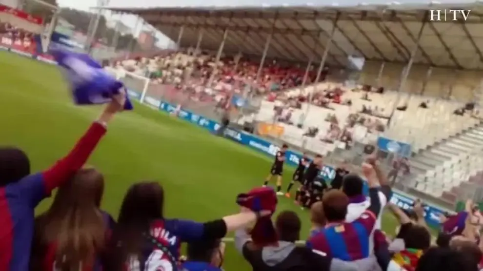 Los aficionados de la SD Huesca en Lugo celebran el primer gol