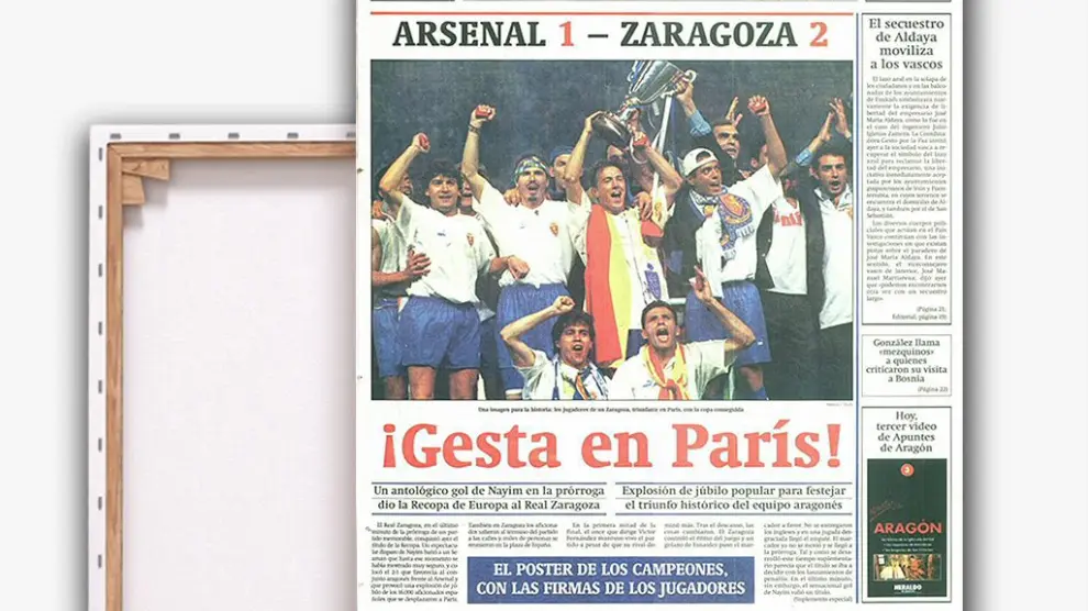 Portada lienzo en la que posan los protagonistas del partido en el que el Real Zaragoza venció al Arsenal.