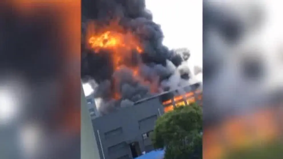 Una gran explosión devasta una fábrica de disolventes en China
