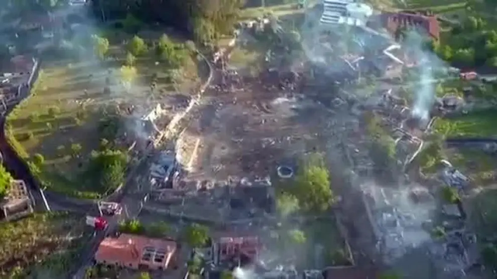 La explosión de una pirotecnia en Pontevedra deja imágenes de guerra