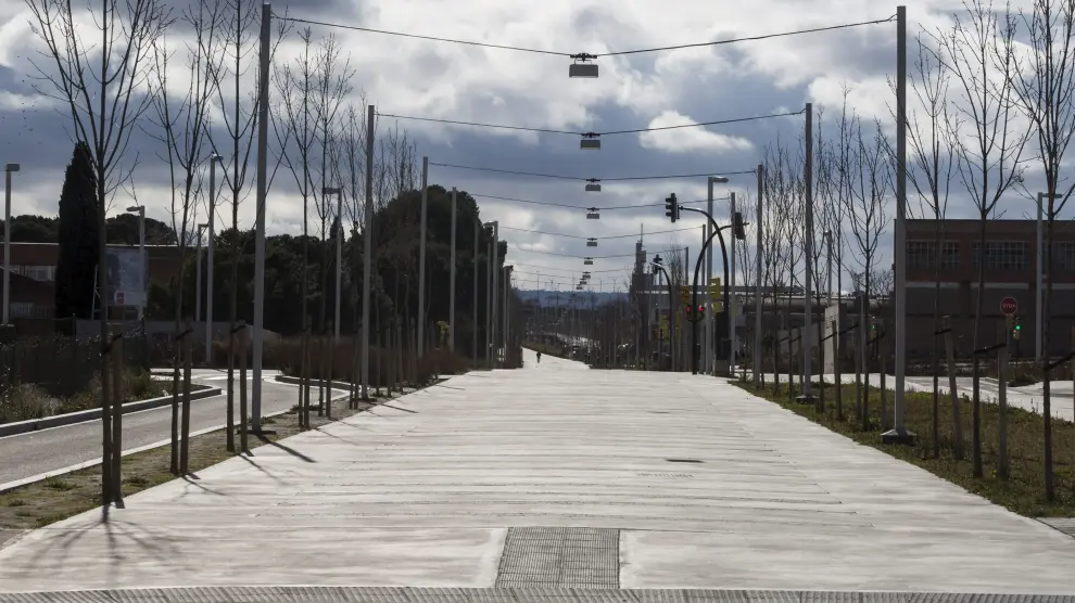 Vista del corredor verde del barrio Oliver y Valdefierro en Zaragoza.