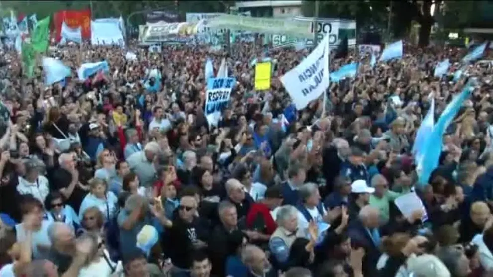 Manifestación contra Macri por pedir un crédito mil millonario al FMI en una foto de archivo