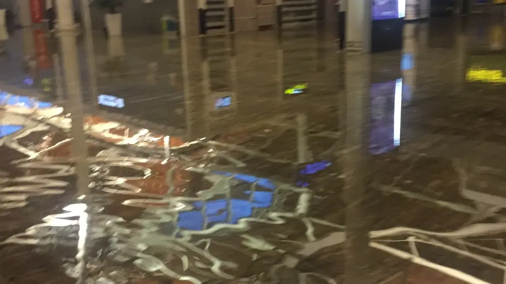 Los efectos de la tormenta en el aeropuerto de Zaragoza